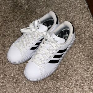 Adidas sneaker 6.5